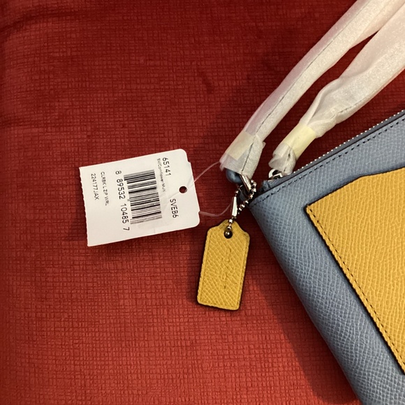 NWT Coach light blue and cornflower Wristlet - Picture 3 of 10